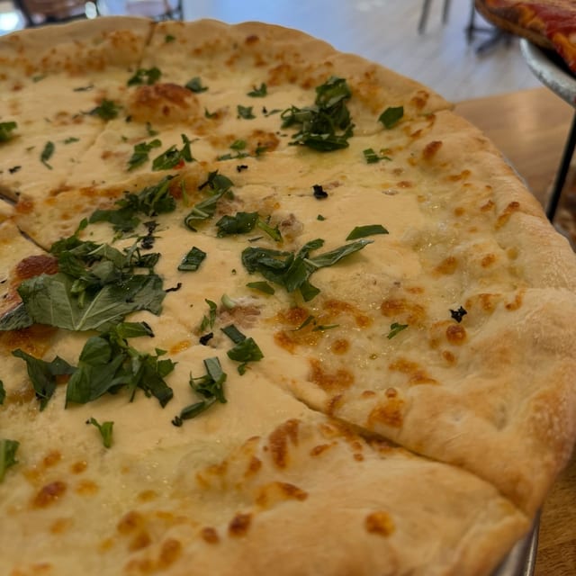 Original Bianca Pizza.