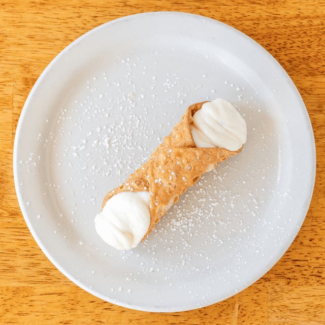 Cannoli.